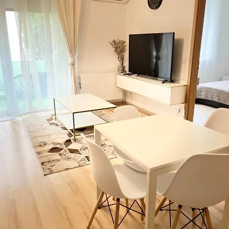 Corvin Promenade Crystal *