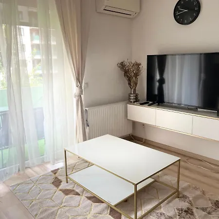 Corvin Promenade Crystal