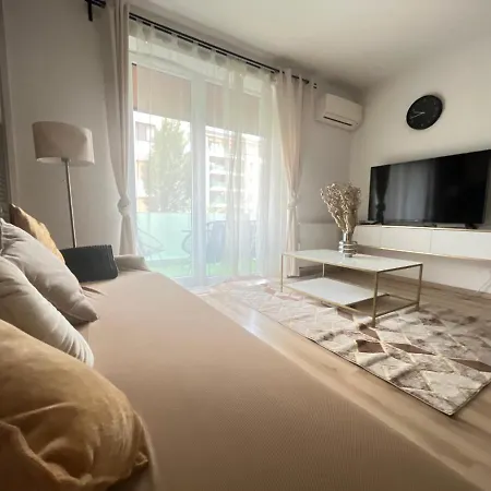 Corvin Promenade Crystal Apartamento *